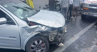 Encontronazo de vehículos en Tetla deja dos personas lesionadas