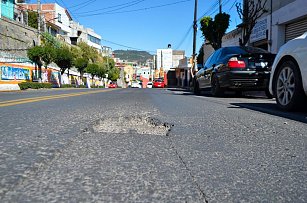 Avenida Independencia en crisis: baches afectan movilidad y seguridad