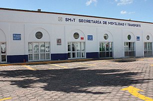 Sorprenden a funcionarios de la SMyT usando oficinas como cuarto de hotel 