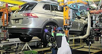 EEUU retrasa aranceles del 25% a autos de México y Canadá