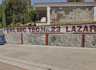 Conflicto en Escuela Secundaria Técnica 23: Padres rechazan uniforme de gala