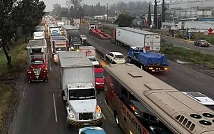 Caos vial: tráfico colapsa autopista México-Querétaro y vías alternas