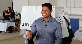 Omar Muñoz acude a votar y reporta jornada electoral en calma