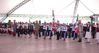  Tlaxcala conmemora el Día de la Bandera con acto simultáneo nacional