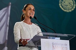 Claudia Sheinbaum entrega apoyo a mujeres en Oaxaca con nuevos programas