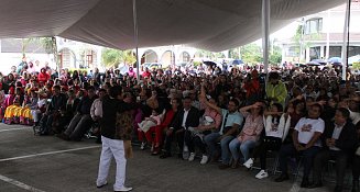 Con su fuerza, las madres sostienen a la sociedad: Armando Aguirre