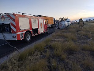 Se vuelca pipa cargada de combustible en la autopista Amozoc-Perote sin causar víctimas