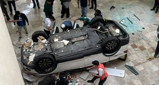Camioneta cae desde tercer piso en Plaza Lilas: mujer de 61 años sufre lesiones graves