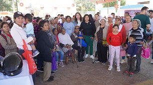 Karina Pérez inicia Jornada Distrital en Cocoyotla con un minuto de silencio en homenaje a “Tomasita”