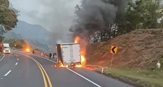 Incendio en camión de carga causa alerta en la México-Tuxpan