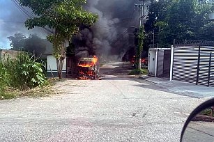 Quema de vehículos y saqueo de comercios en Villahermosa, Tabasco