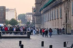 CNTE bloquea Palacio Nacional; Sheinbaum responde: "Hay diálogo abierto"