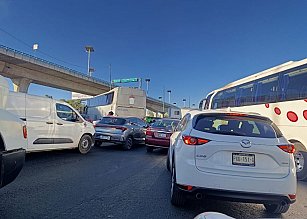 Accidente y bloqueos complican el tránsito en la México-Querétaro hoy