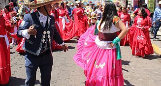 Según los cronistas de Cholula, Tonantzin Fernández es la primera presidenta en la historia del Carnaval que participa y desfila con los batallones 