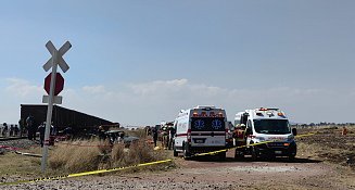 Camioneta intenta ganarle paso al tren en Muñoz de Domingo Arenas; hubo tres muertos