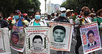 Padres de los 43 exigen remover al fiscal de Ayotzinapa por corrupción