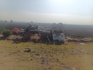 Vuelca pipa con gas natural en el Arco Norte; conductor herido y cierre total de la vialidad