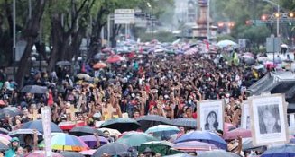 AMLO responsabiliza a "conservadores" por destrozos en marcha por Ayotzinapa