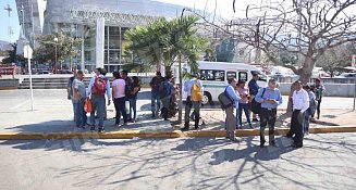 Trabajadores desalojan Palacio de Gobierno de Chilpancingo por protestas