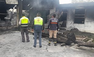 Sofocan incendió de fábrica en Calpulalpan