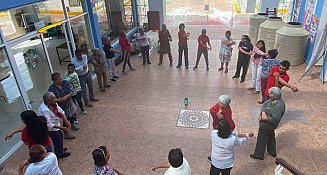 Estudiantes UATx promueven el envejecimiento activo en Cuaxomulco