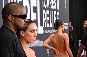 Kanye West y Bianca Censori: ¿El "vestido invisible" será un éxito de ventas?