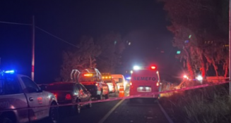 Accidente fatal en Tetla: colectivo choca contra vehículo, hay un muerto.