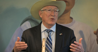 Ken Salazar cuestiona la estrategia de seguridad en México y pide mayor cooperación