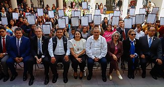 Entrega Tonantzin Fernández constancias y certificados a 48 estudiantes del IEEA 