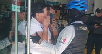 ¡Asalto a mano armada en Apizaco! Dos sujetos roban 20 mil pesos en vinatería