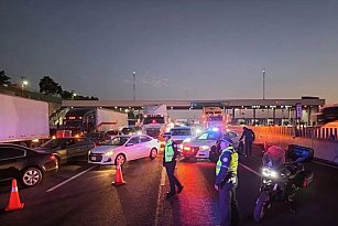 Caos vial en Ciudad de México: transportistas bloquean autopistas por pagos pendientes