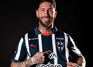 Sergio Ramos se une a Rayados y presencia su primer partido en Monterrey