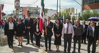 Azaín Ávalos da inicio a las fiestas patrias en Apetatitlán con pega de Bando Solemne