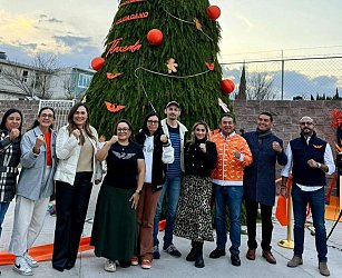 Inaugura MC  la Casa Naranja en Tizatlán con encendido de árbol navideño 