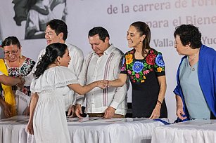 Claudia Sheinbaum impulsa educación con entrega de títulos en Yucatán