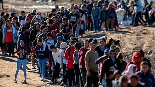 Estados Unidos ofrece $1,000 dólares a indocumentados que se autodeporten 