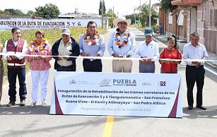 Gobernador inaugura rutas de evacuación y calles para mejorar movilidad en Puebla