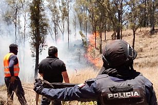 Policía y Bomberos de Cholula sofocan más de 20 incendios en el cerro Zapotecas