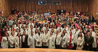 IMSS Tlaxcala celebra la graduación de médicas y médicos residentes