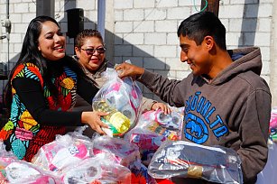 Gobierno de San Pedro Cholula entrega equipo y uniformes a trabajadores del Servicio de Limpia