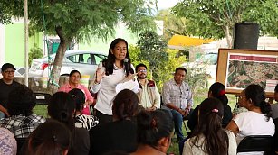 Ariadna Ayala entrega calentadores solares, beneficiando a familias de Atlixco