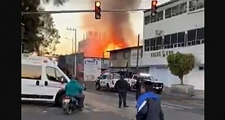 Incendio en Nezahualcóyotl afecta maderería y suspende Mexibús