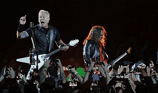 ¡Metallica toca "La Chona" en México y fanáticos denuncian sobreventa de boletos!