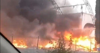 Incendio consume bazar navideño en Teoloyucan, Estado de México