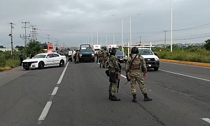 Cinco personas asesinadas halladas en la Maxipista Culiacán-Mazatlán