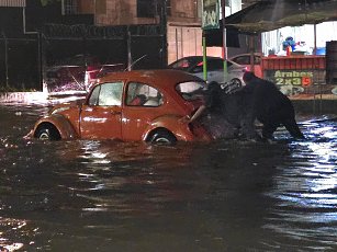 Intensas lluvias causan severas inundaciones en varios puntos de Puebla