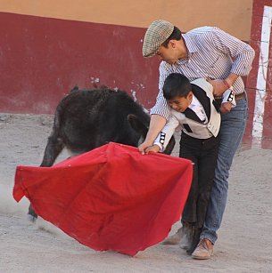 Clase práctica taurina en Atltzayanca: fomenta valores y tradición