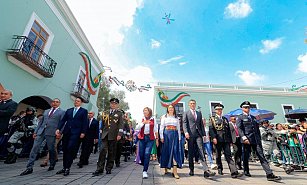 Lorena Cuéllar lidera histórico desfile en honor a los héroes de la independencia