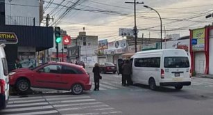 Choque entre ruta S3 y auto en Puebla deja cinco lesionados y caos vial