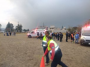 Autoridades atienden caída de rayo en cancha de fútbol en Tlaxcala